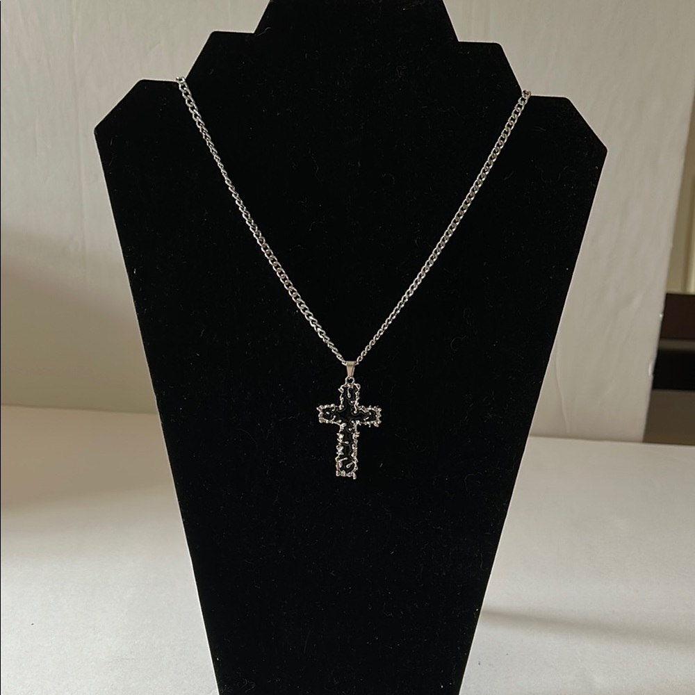 Elegant Silver Cross Pendant Necklace, unisex